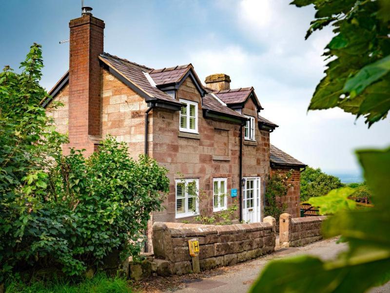 The Pheasant Inn Higher Burwardsley Extérieur photo