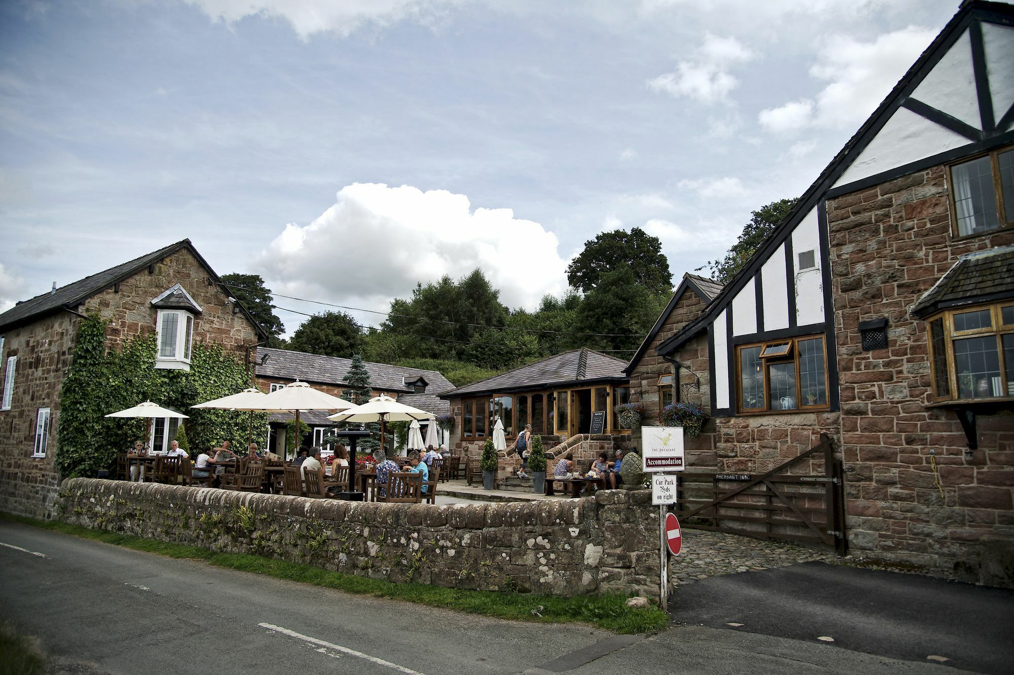 The Pheasant Inn Higher Burwardsley Extérieur photo