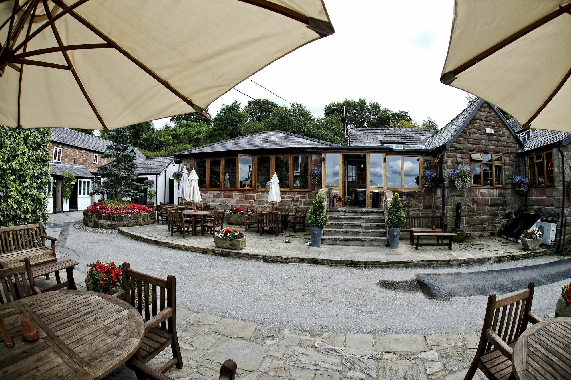 The Pheasant Inn Higher Burwardsley Extérieur photo